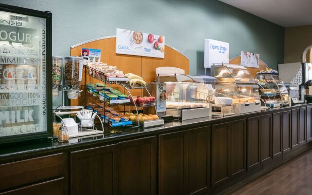 Holiday Inn Express Hotel & Suites Clinton by IHG