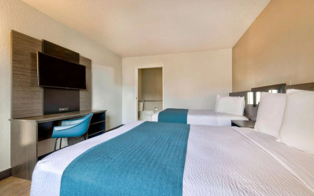 Motel 6 Anaheim, CA - Fullerton East