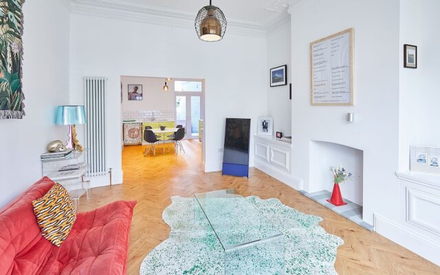 Host Stay The Artists Pad Too