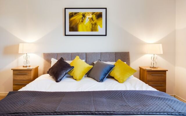 Simplistic Holiday Home in Cheltenham With Garden
