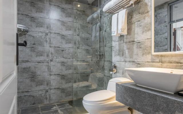 Artist and Old Villa 1927