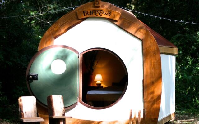 Secluded Meadow, Unique Shire Hut, Perfect Camping