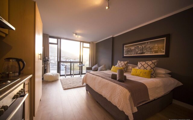 High-end city center studio with Views