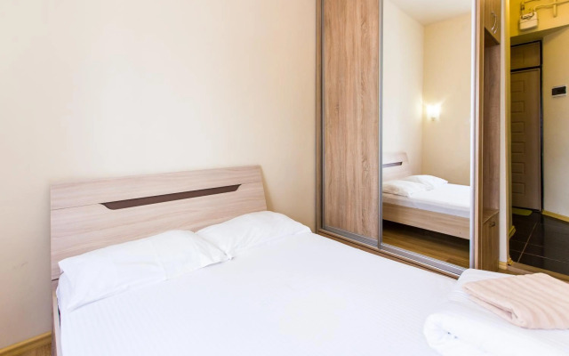 Кониського 7