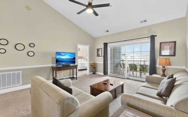 Magnolia Pointe Luster Leaf 4895-403