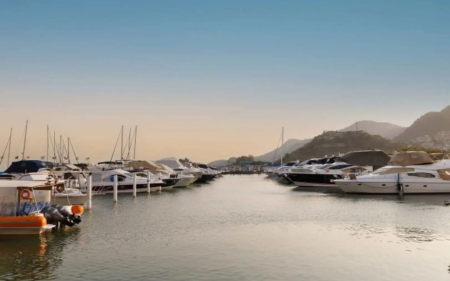 Mares Suites by Angra Beach