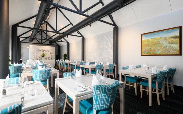 Lakeside Hotel and Conference Centre