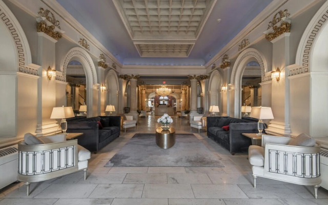 Divine Lorraine Apartment Hotel