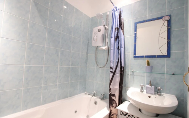 Contemporary 2 bed Flat in Bristol, Free Parking