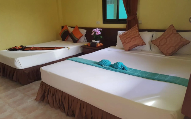 Lanta L.D. Beach Bungalows