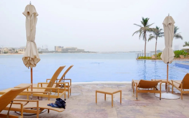 Palm Jumeirah Luxury w Private Beach Atlantis View