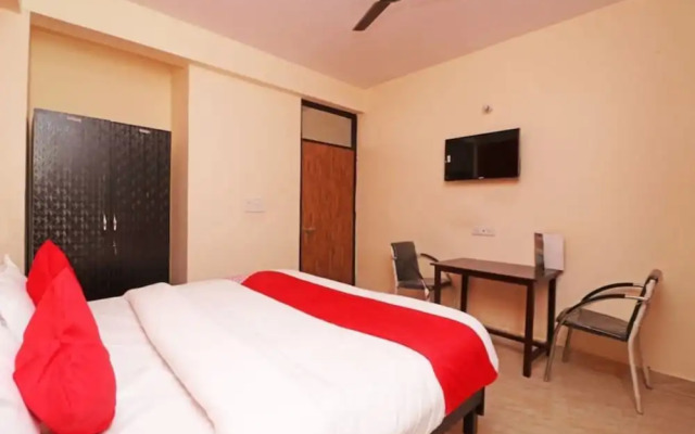 Goroomgo Noida Royal Residency