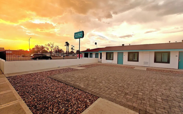 Casa Blanca Inn and Suites