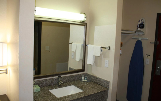 Quality Inn & Suites Wichita Falls I-44