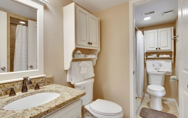 Seascape 2113 2 Bedroom Condo by RedAwning