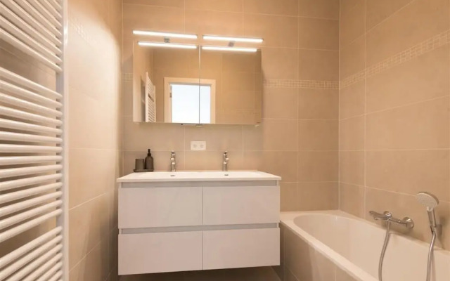 Serene Apartment With Mountain View