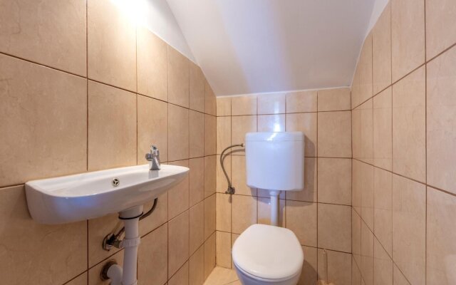 Stunning Apartment in Kastel Luksic With 3 Bedrooms