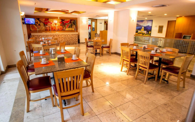 Hotel Plaza Calzada