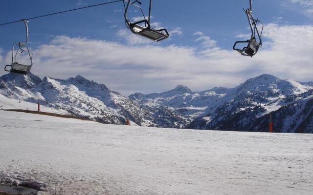 Apartamentos wifi Baqueira & Aigüestortes con jardín privado