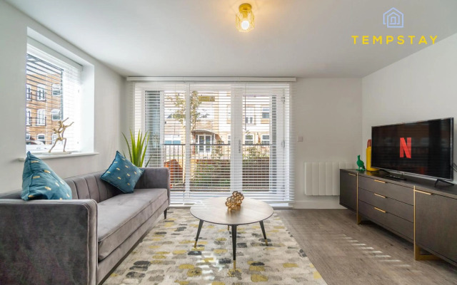 High Spec Modern Apartment Prime Location! Parking