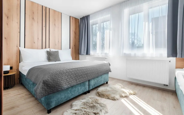 No. 28 Rooms & Apartments