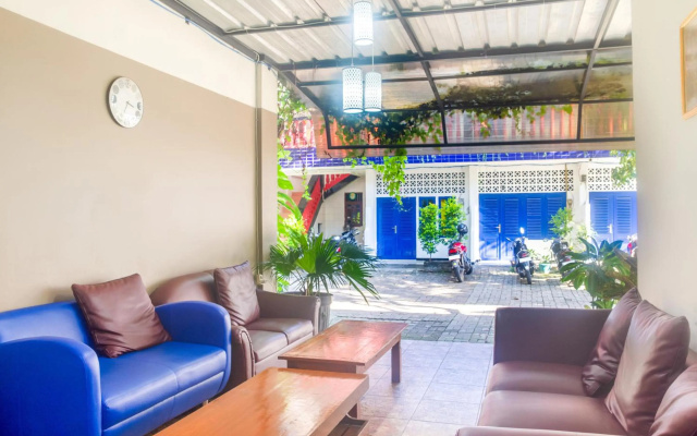 RedDoorz Plus near UPN Veteran Jakarta – Lobby – Jakarta