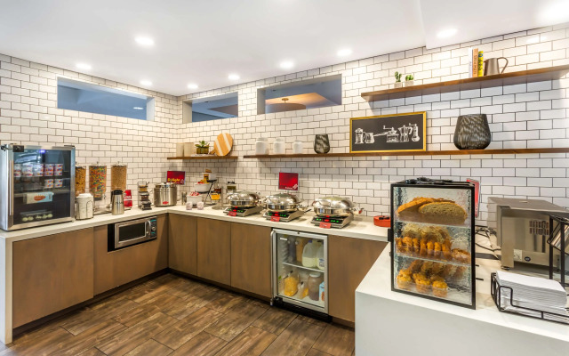 Best Western Plus CottonTree Inn