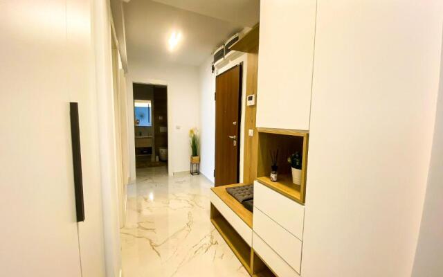 Serene Ambiance 1 BR Apartment with private parking and terrace