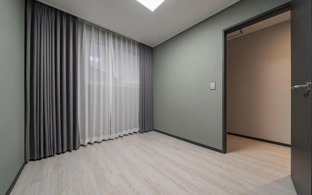 Busan Gijang Brown Dot