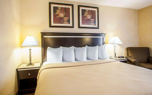 Quality Inn Aurora - Naperville Area