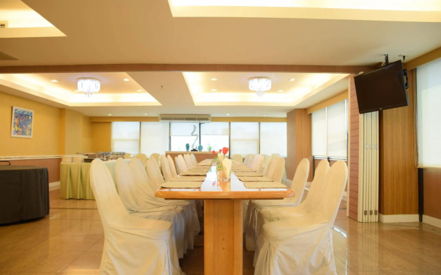 Bay Hotel Srinakarin