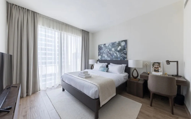 Sunny 2BR at Jumeirah Living Marina Gate