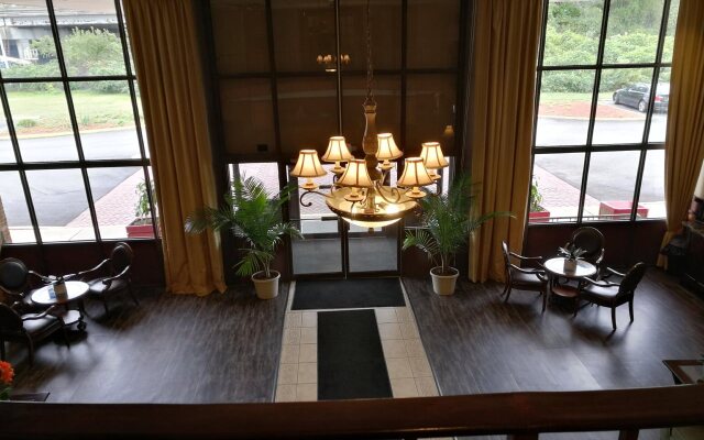 Mystic River Hotel & Suites