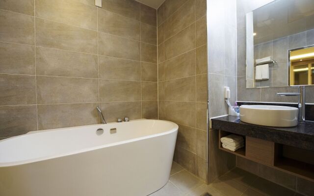 Hotel B