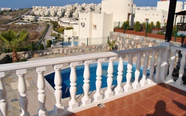 Turquoise Residence 3 Bedrooms with Pool