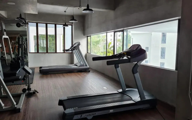 2 bedrooms surrounding natural View and pool