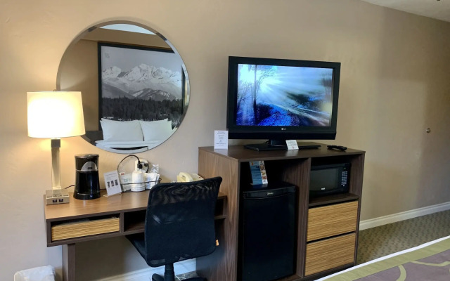 Super 8 by Wyndham Port Angeles at Olympic National Park Hotel