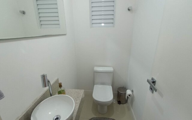Amplo Apartamento Um Por Andar