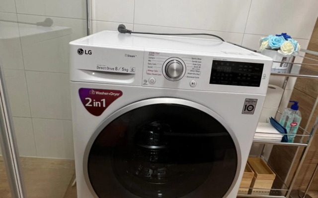 Luxury 5 Star Studio in the City Center with Pool