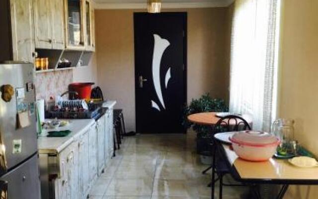 Melano House