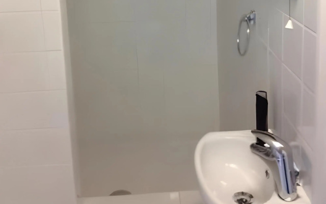 Three Horseshoes Inn