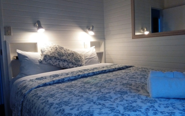 Colonial House Motel