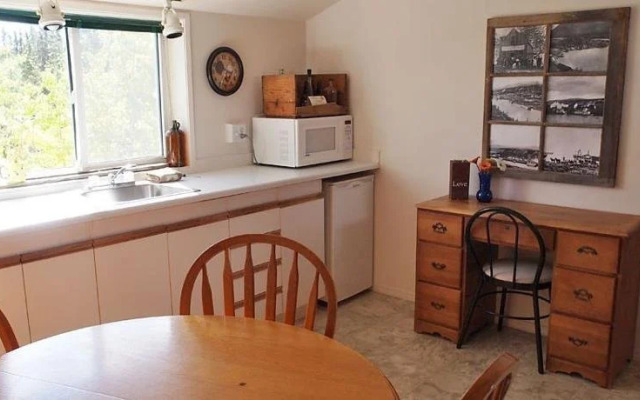 Mountain Ridge Motel & R V Park