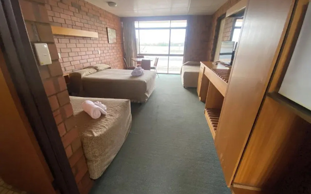 Hawker Hotel Motel
