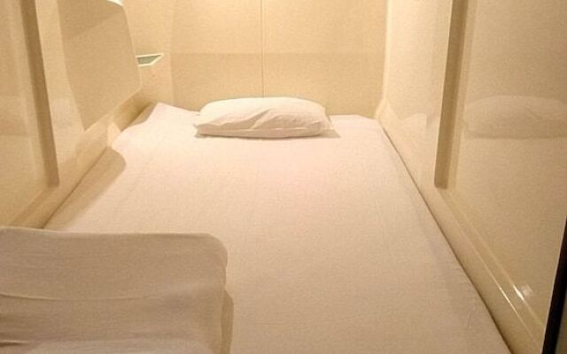 Capsule Inn Otsuka - Caters to Men