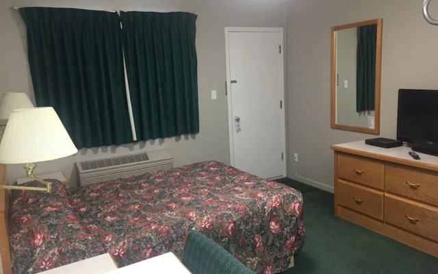 4 Pines Motel
