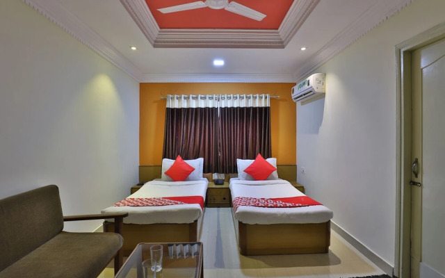 OYO 27897 Hotel The Grand Bansi