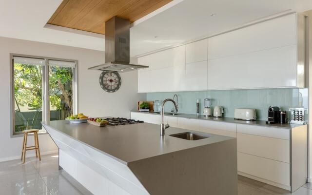 Element House - Contemporary and Upmarket Villa