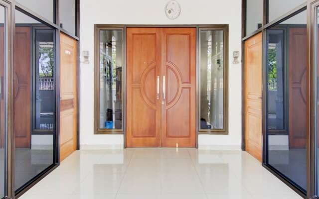 OYO Life 89990 Kost Waterfront 75 Sub