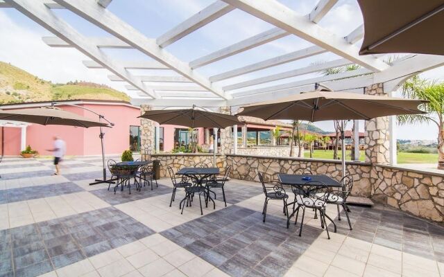 Nelema Beach Arco Magno Resort